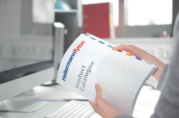 Folheando um catalogo