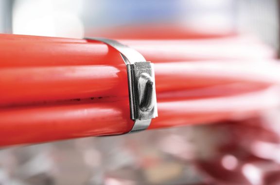 Abraçadeiras e fixadores de fios e cabos