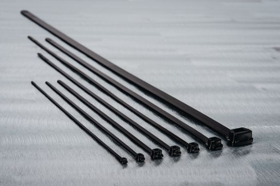 Além da abraçadeira de nylon preta clássica, existe uma solução de fixação ideal para todos os requisitos.