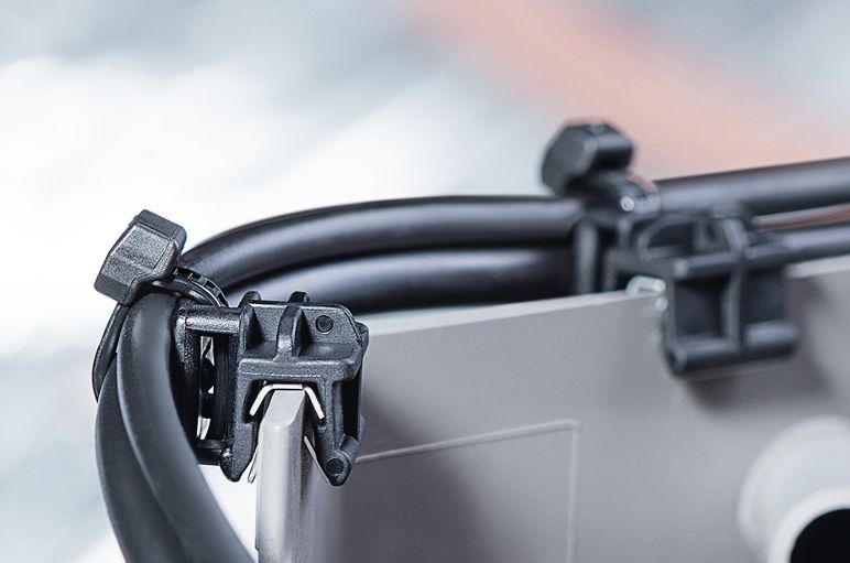 Clips para roteamento seguro de cabos