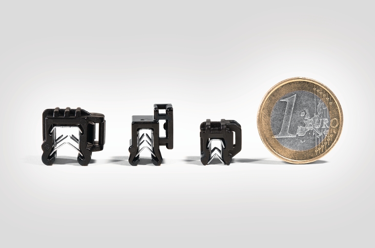 clip para bordas (EdgeClip Mini)  é 30% menor que os outros fixadores para abraçadeiras